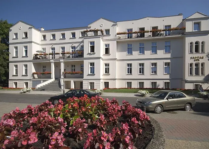 Hotel Jantar & By Zdrojowa 3*