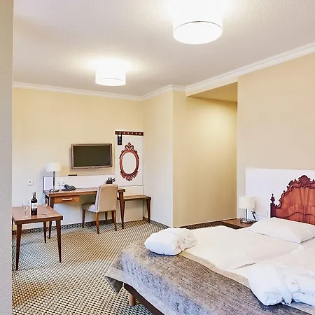 Hotel Jantar & By Zdrojowa 3*