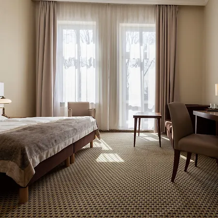 Hotel Jantar & By Zdrojowa 3*